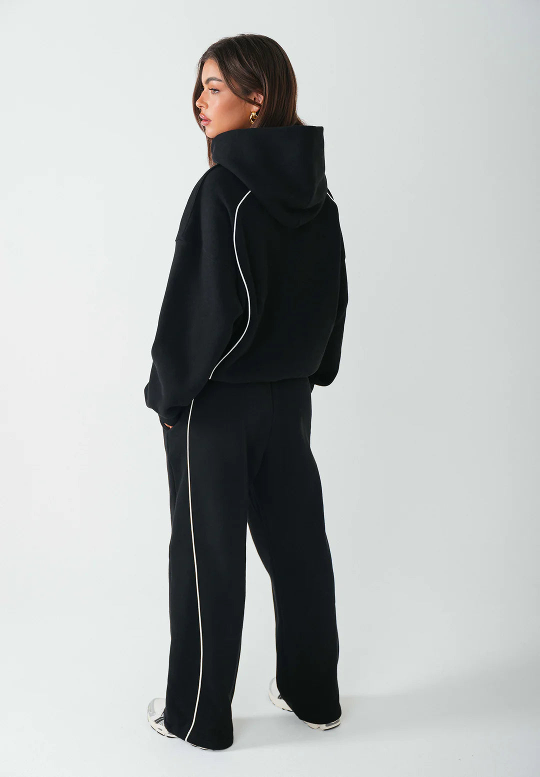 TECH LINE STRAIGHT LEG SWEATPANTS BLACK - 29 Nov