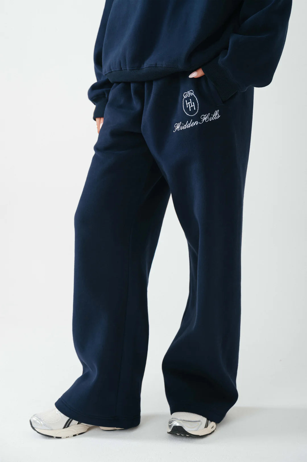 CLASSIC EMBROIDERY SWEATPANTS NAVY - 29 Nov