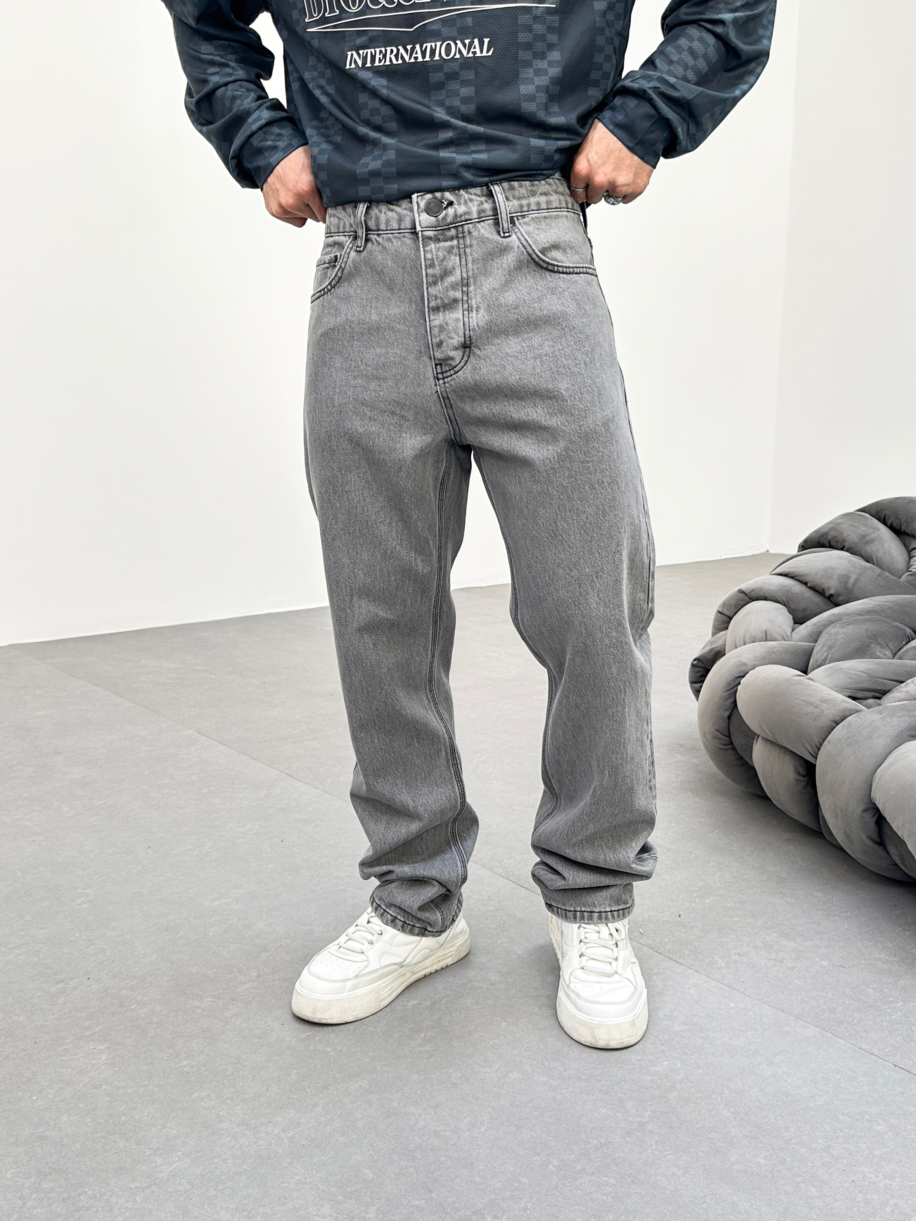 STRAIGHT JEANS - KANYE