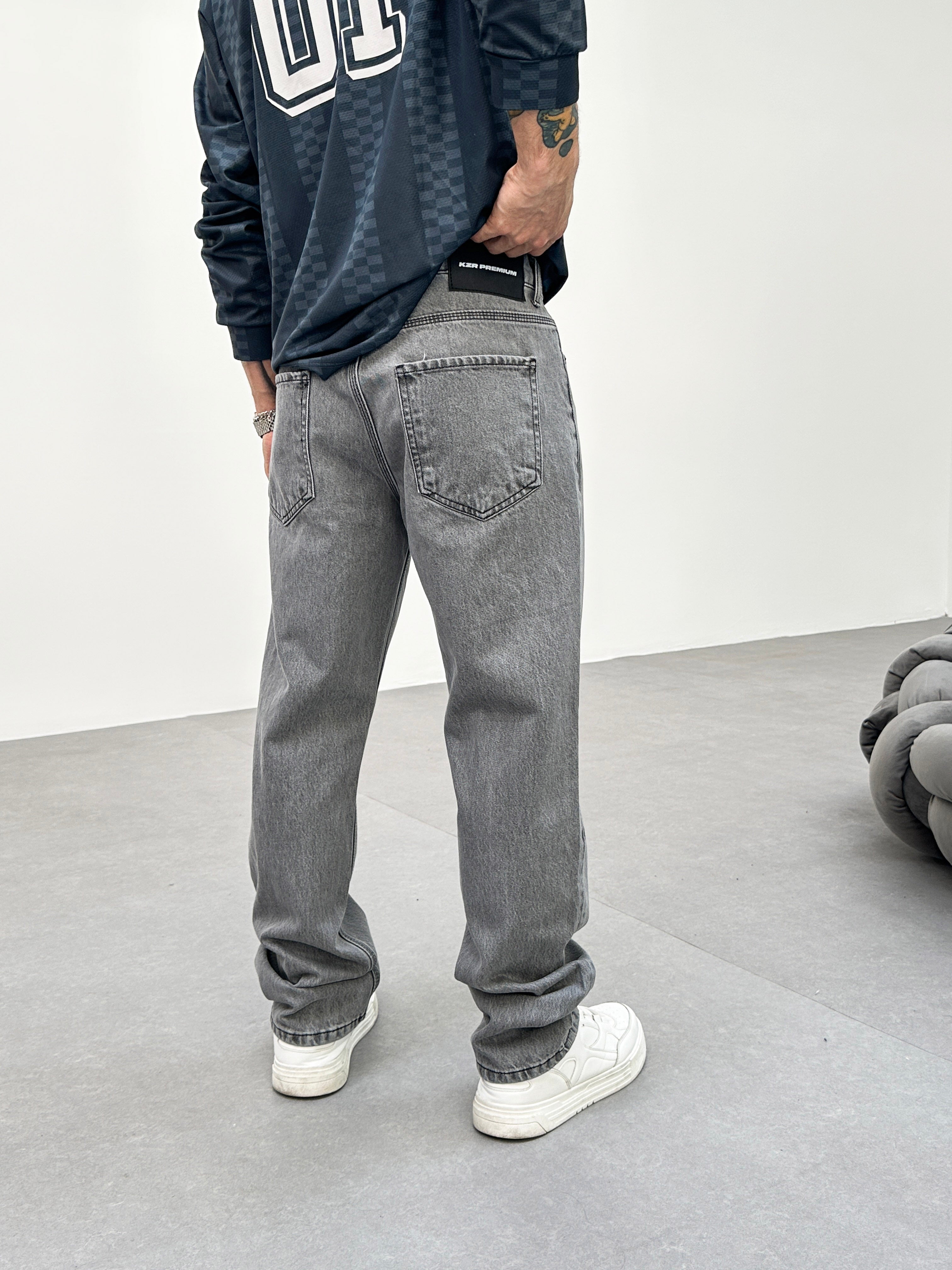 STRAIGHT JEANS - KANYE