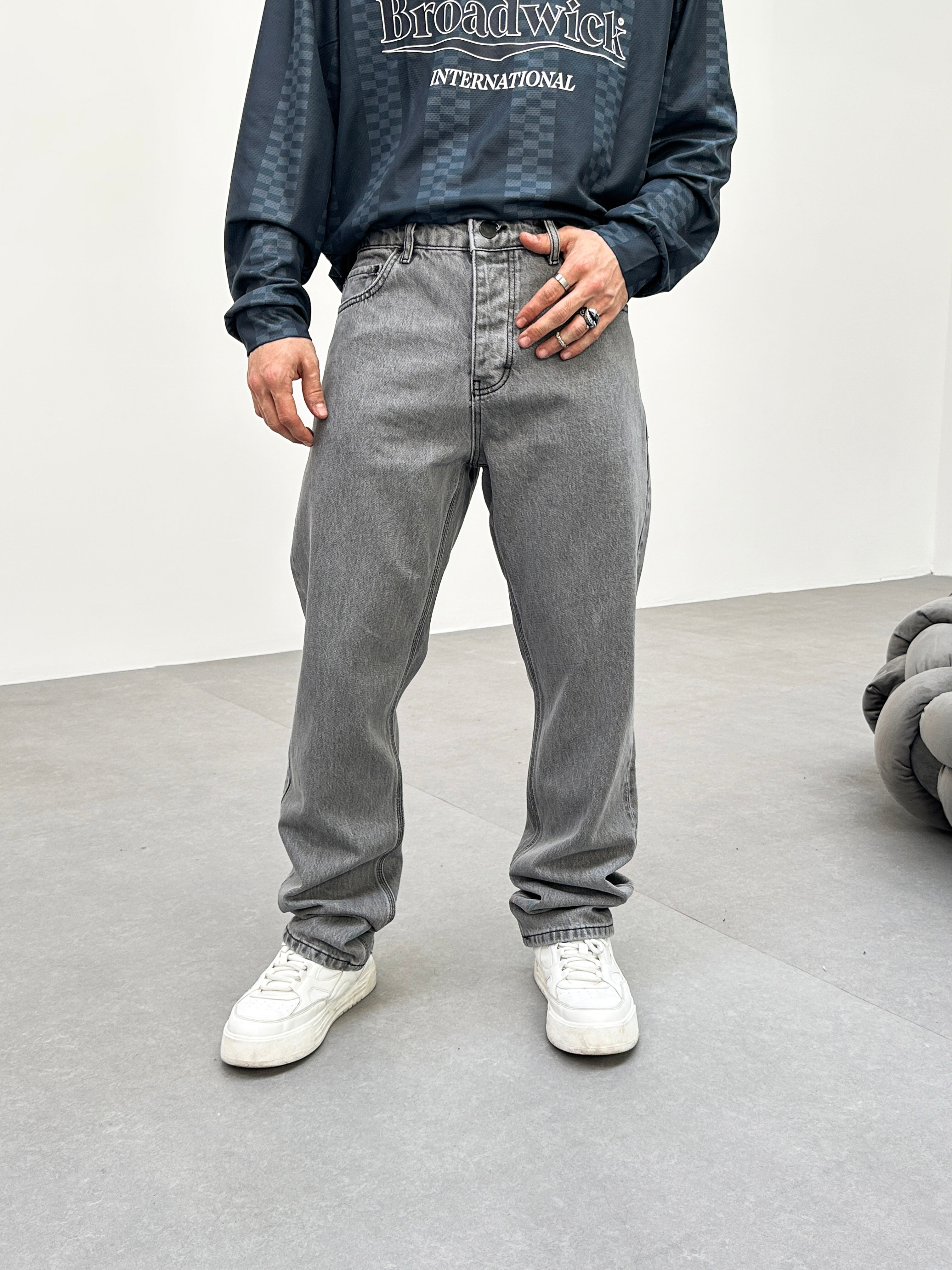 STRAIGHT JEANS - KANYE