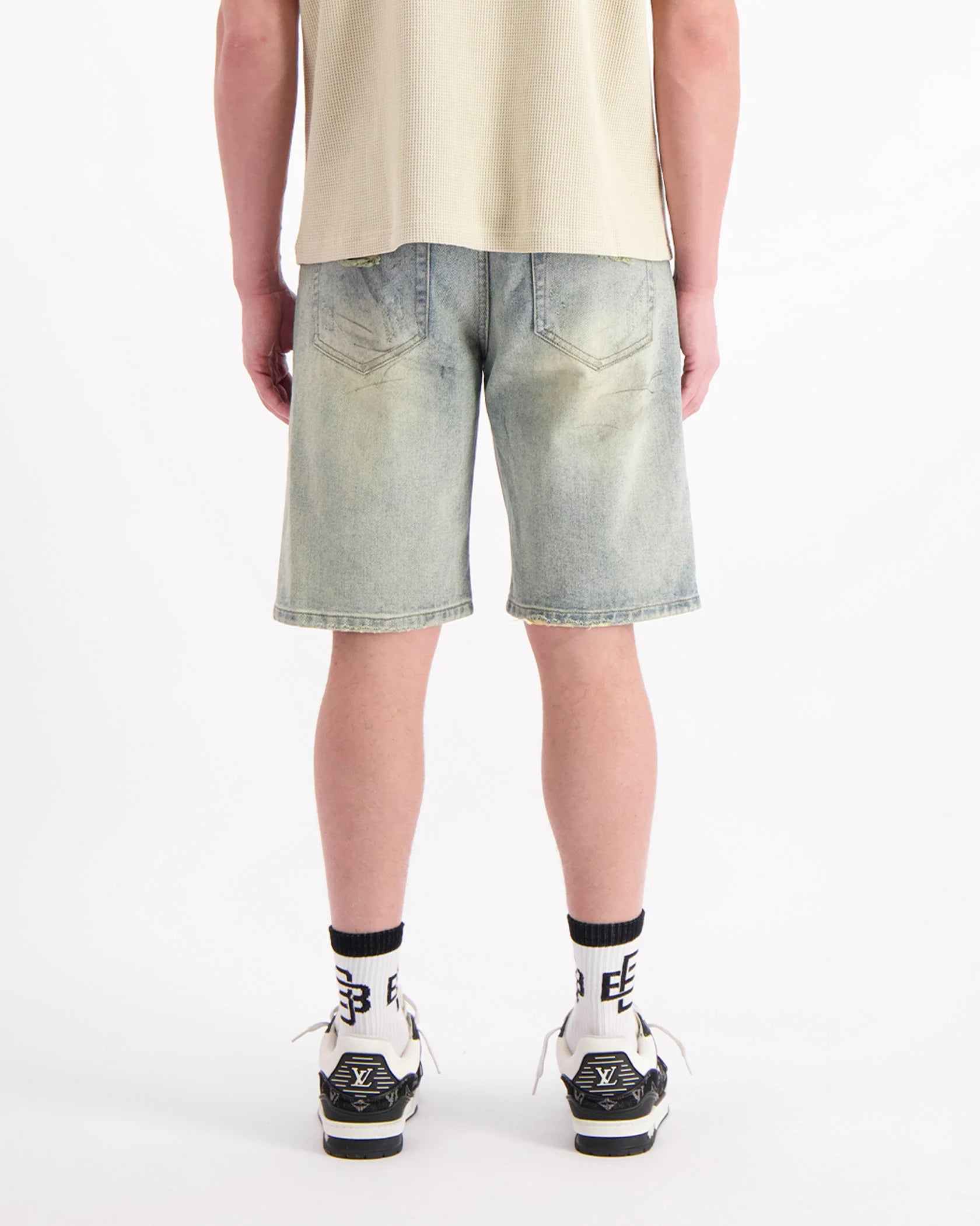 DISTRESSED DENIM SHORTS | LIGHT BLUE