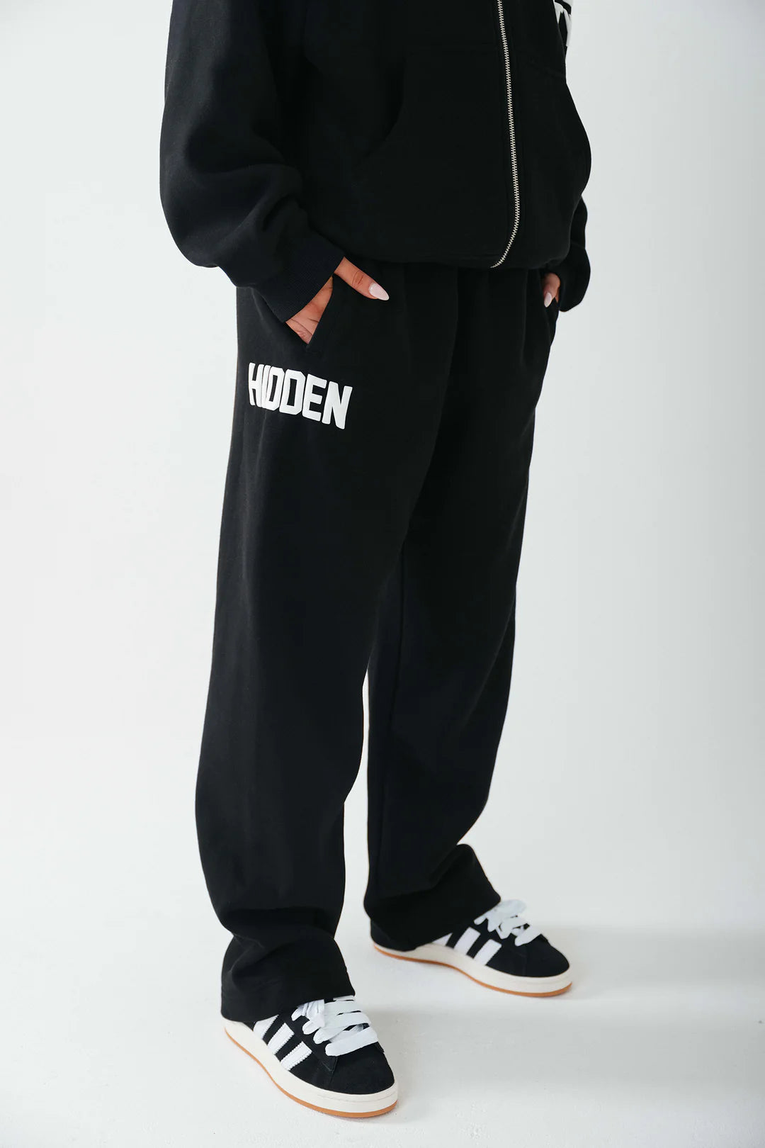 GATED COMMUNITY STRAIGHT LEG SWEATPANTS ZWART - 29 Nov
