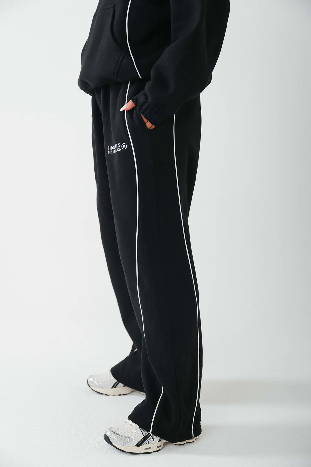 TECH LINE STRAIGHT LEG SWEATPANTS BLACK - 29 Nov