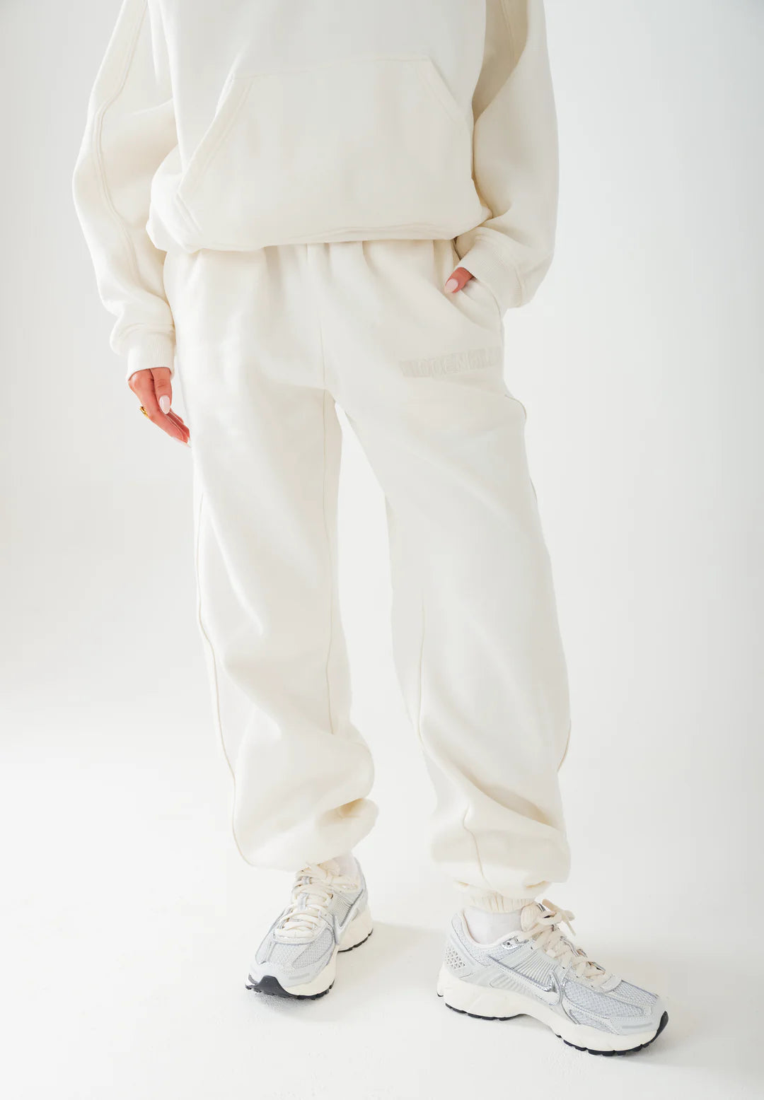 EMBROIDERY PANEL SWEATPANTS CREAM - 29 Nov