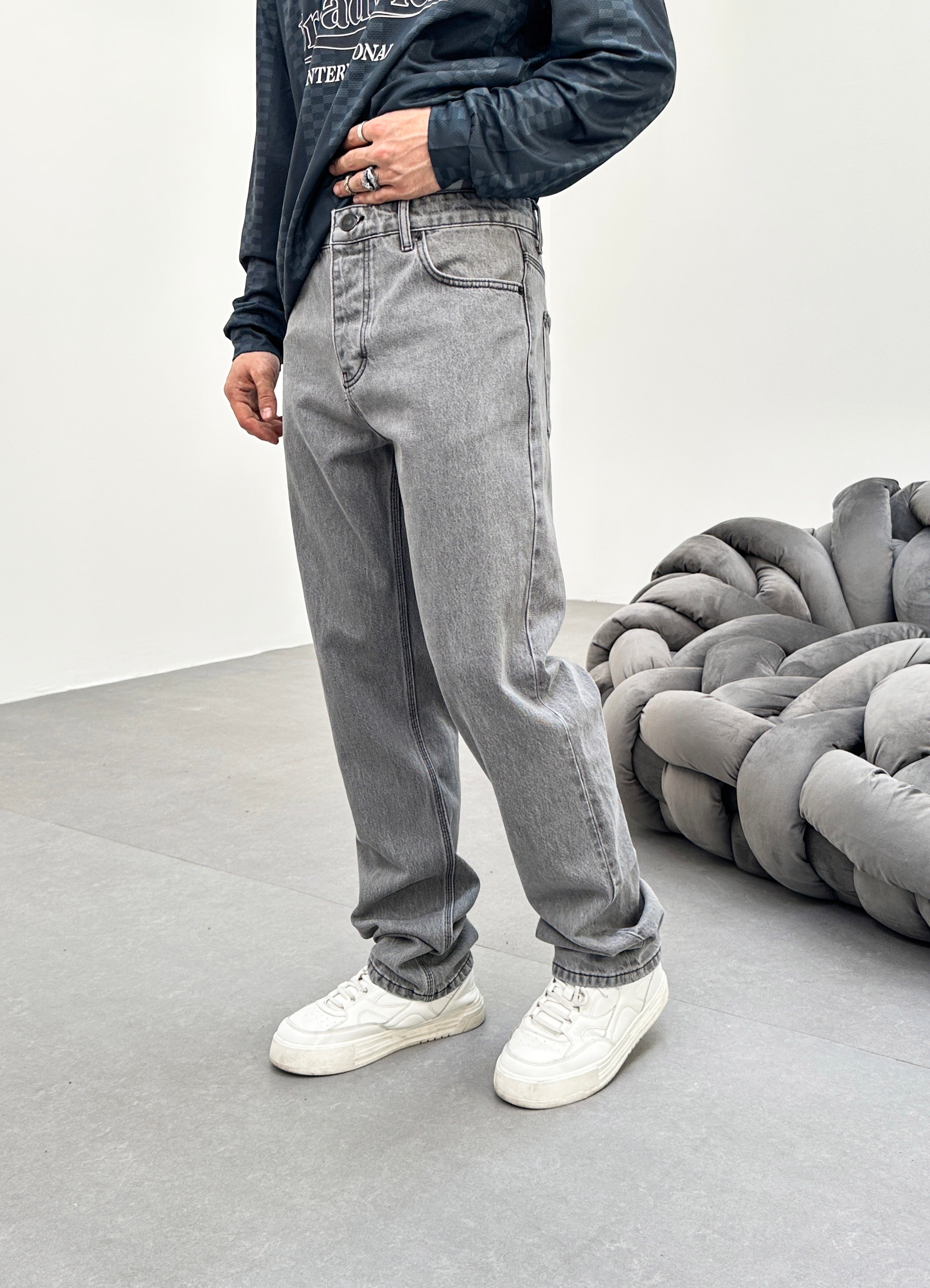 STRAIGHT JEANS - KANYE