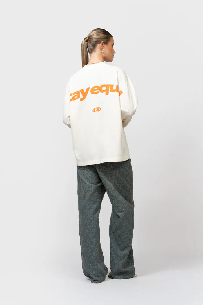 STAY EQUAL LONGSLEEVE TEE GEBROKEN WIT