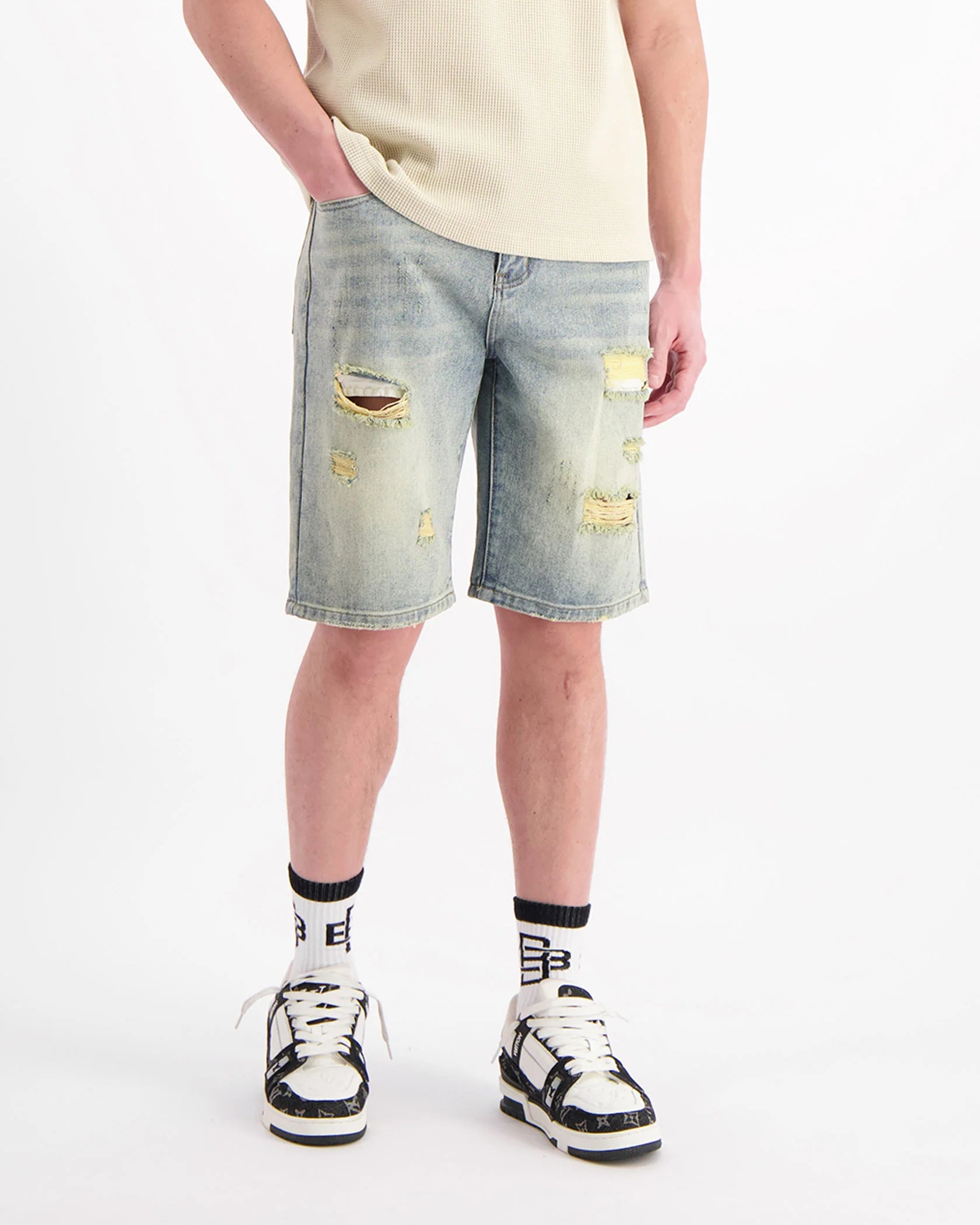 DISTRESSED DENIM SHORTS | LIGHT BLUE