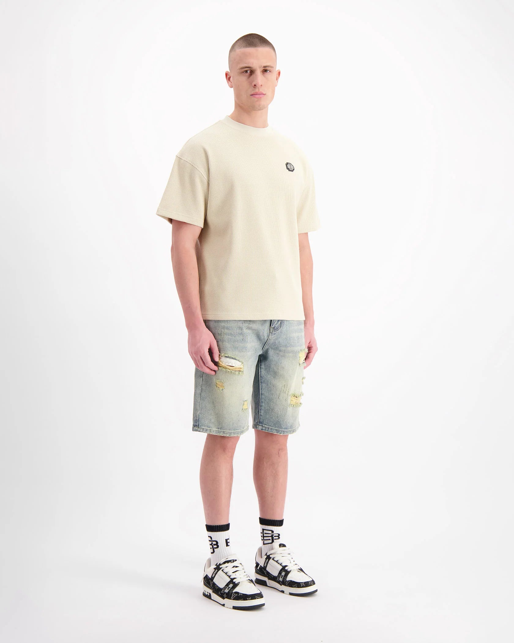 DISTRESSED DENIM SHORTS | LIGHT BLUE