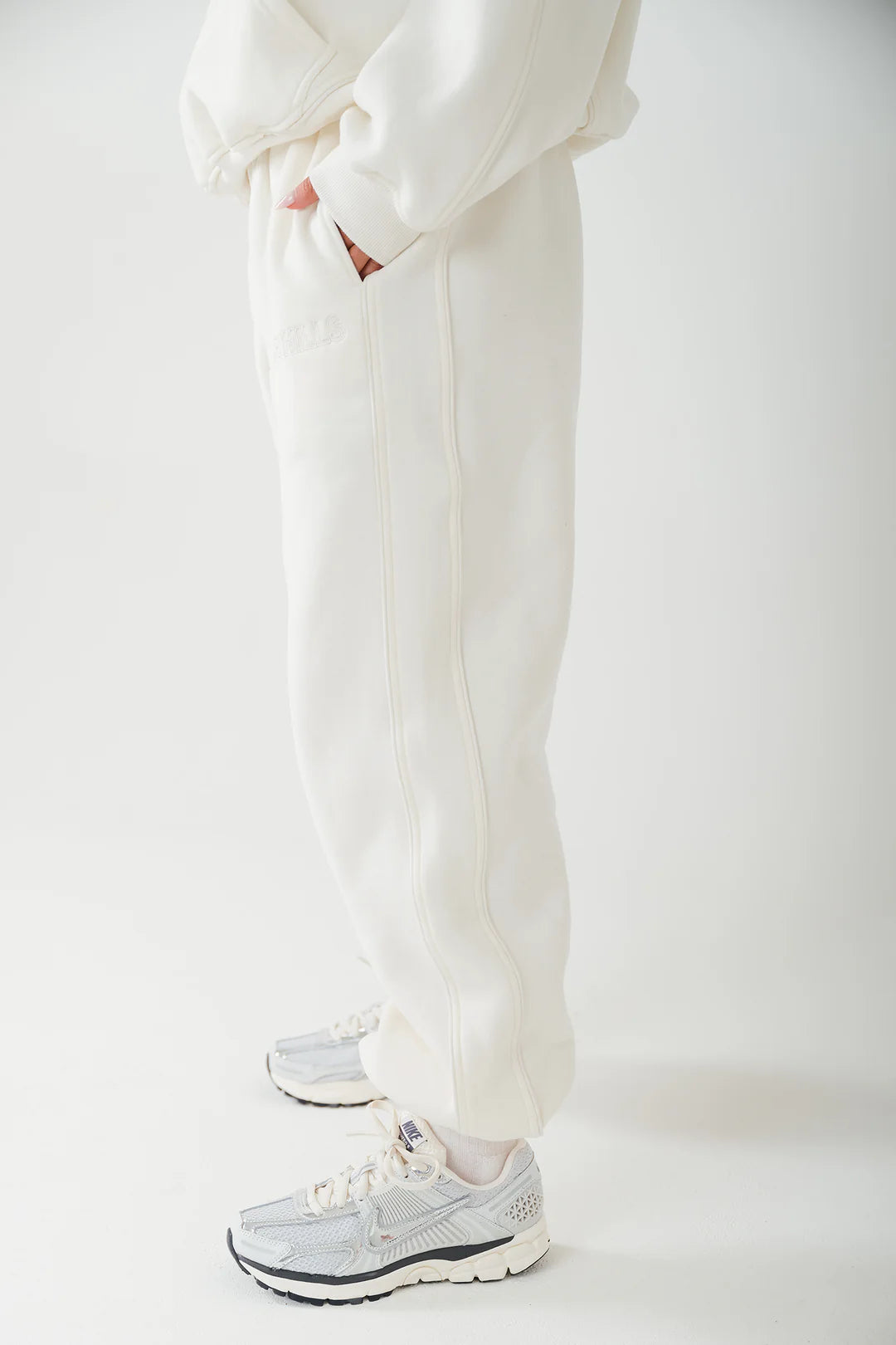 EMBROIDERY PANEL SWEATPANTS CREAM - 29 Nov