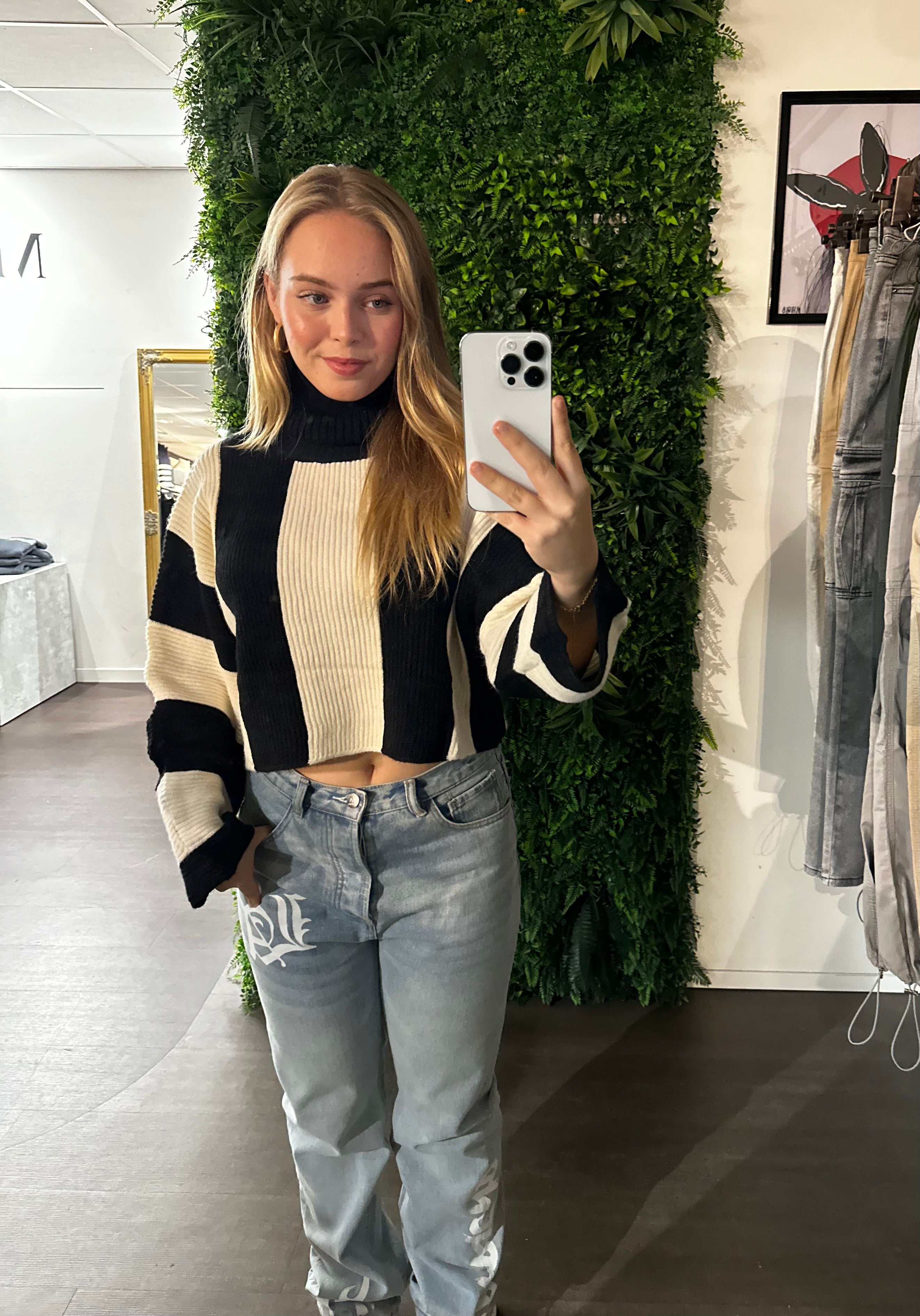 Gestreifter Rollkragenpullover – Kylie-Kollektion