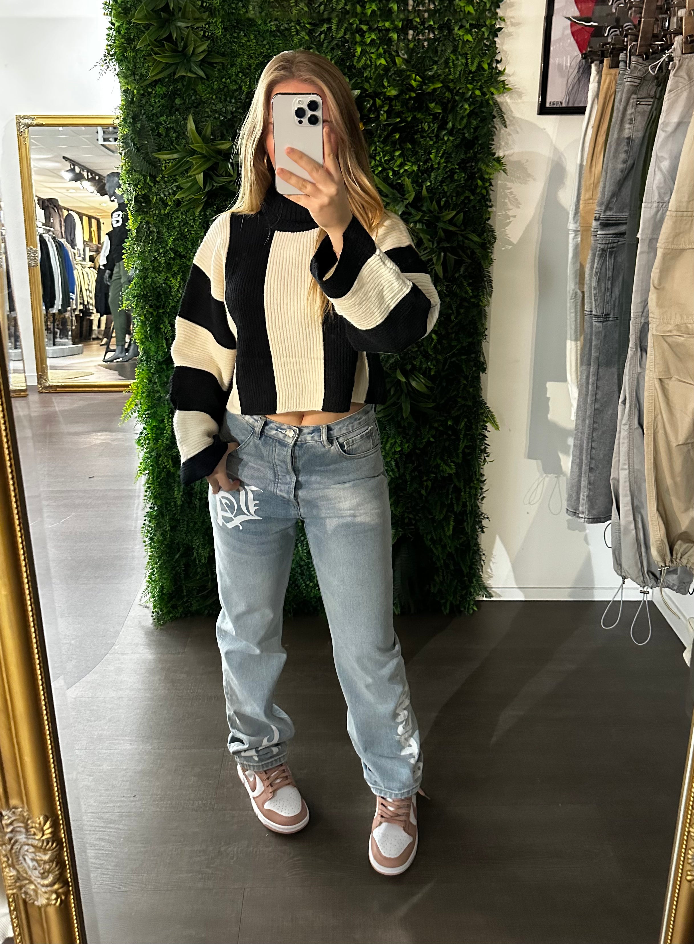 Gestreifter Rollkragenpullover – Kylie-Kollektion