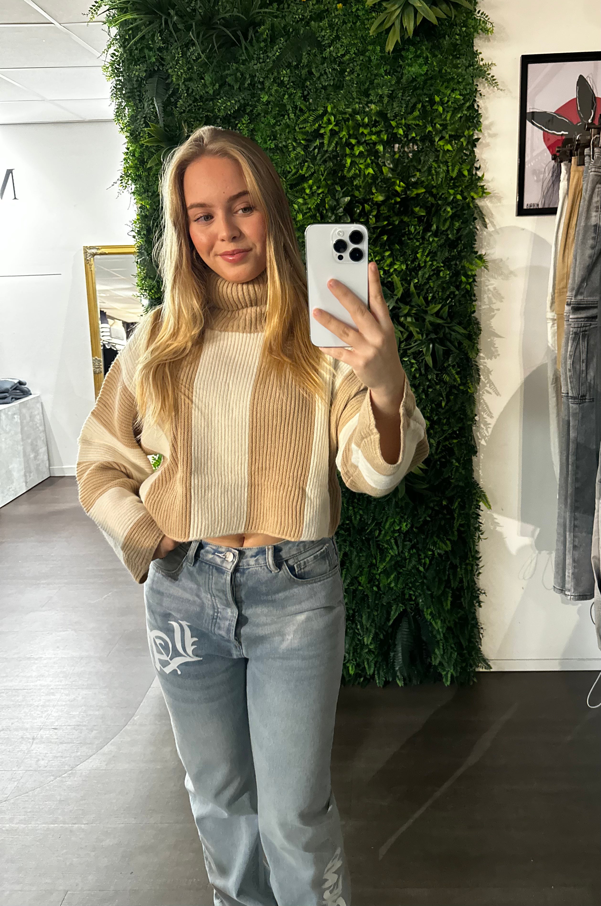 Gestreifter Rollkragenpullover – Kylie-Kollektion