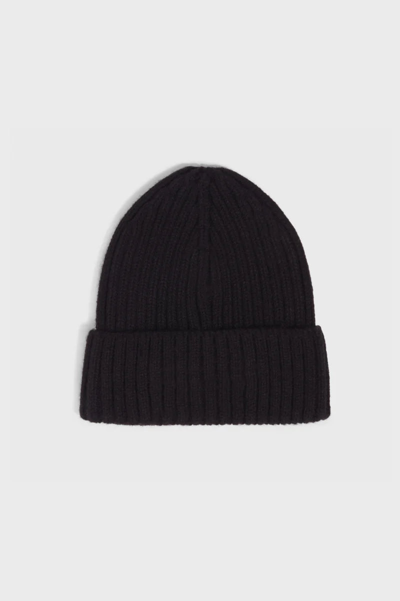 ESSENTIAL BEANIE BLACK
