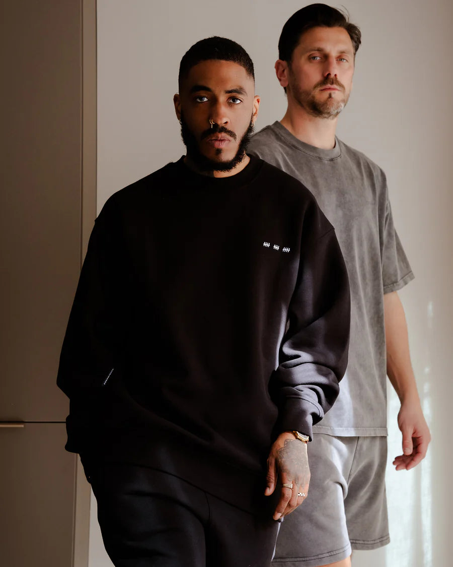 SCHWARZES FÜNFZEHN-SWEATSHIRT