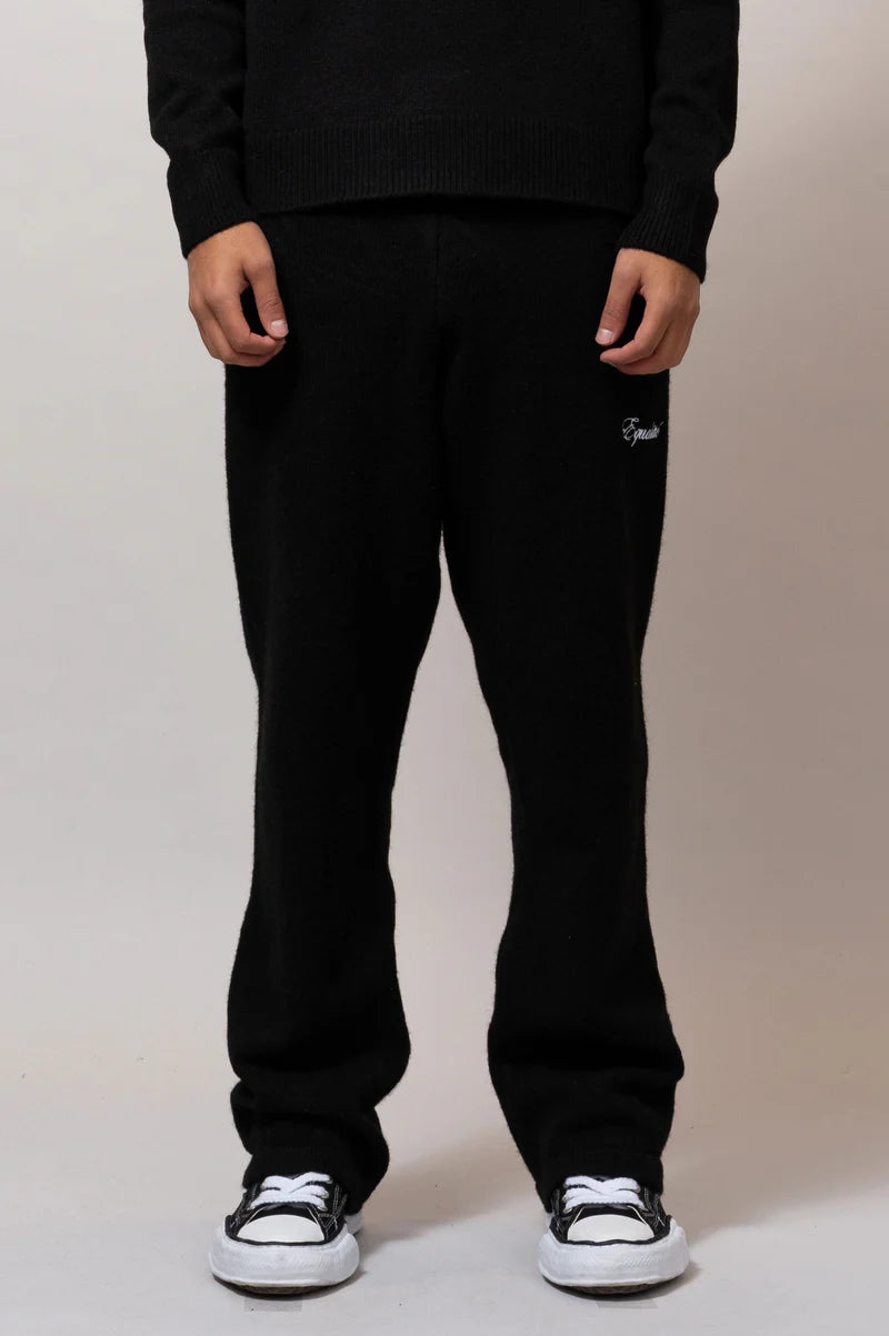 FLAUSCHIGE STRICKHOSE MIT GERADE PASSFORM SCHWARZ