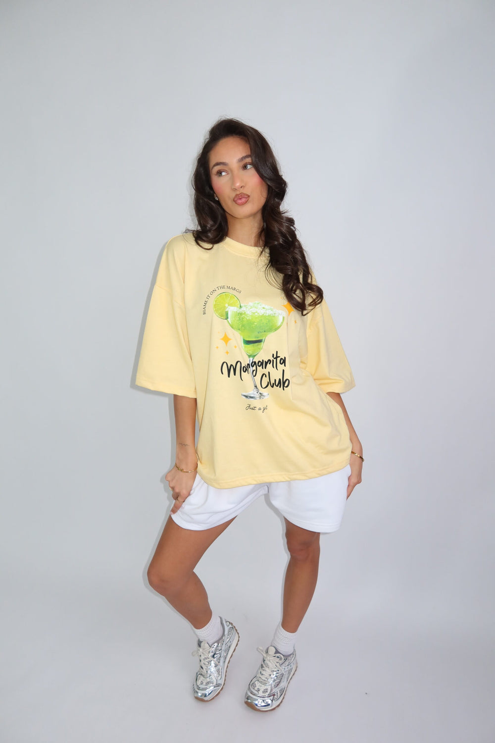 Sarvari - MARGARITA CLUB OVERSIZED TEE – BUTTER YELLOW - Ruimvallend dames T-shirt