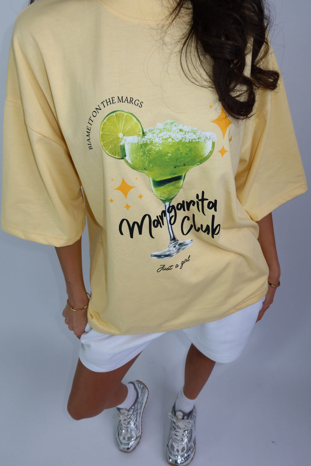 Sarvari - MARGARITA CLUB OVERSIZED TEE – BUTTER YELLOW - Ruimvallend dames T-shirt