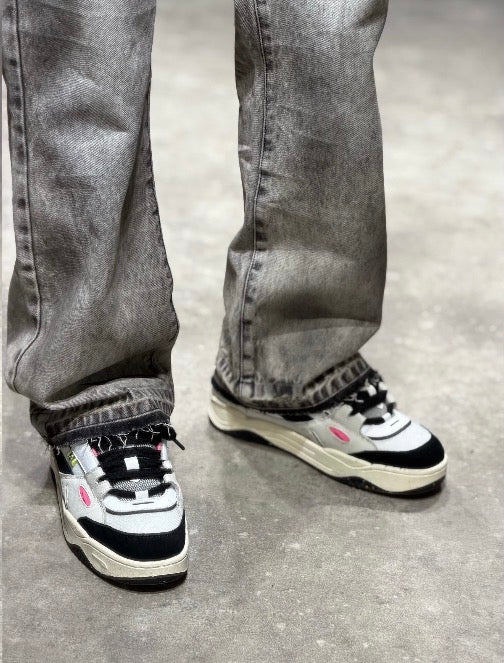 DISTRICT FLARE JEANS - WASHED GREY