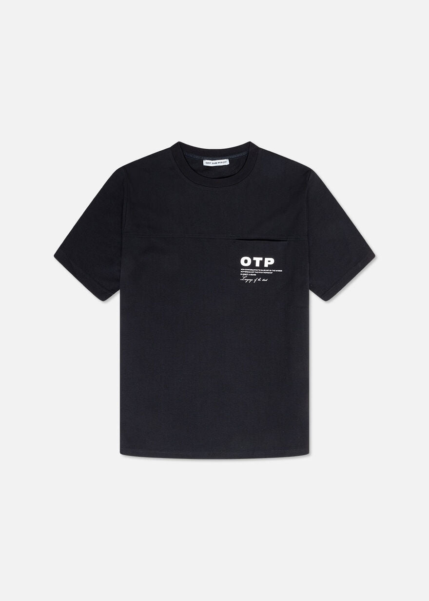 OFF THE PITCH SCRIPT REGULAR FIT TEE – schwarz
