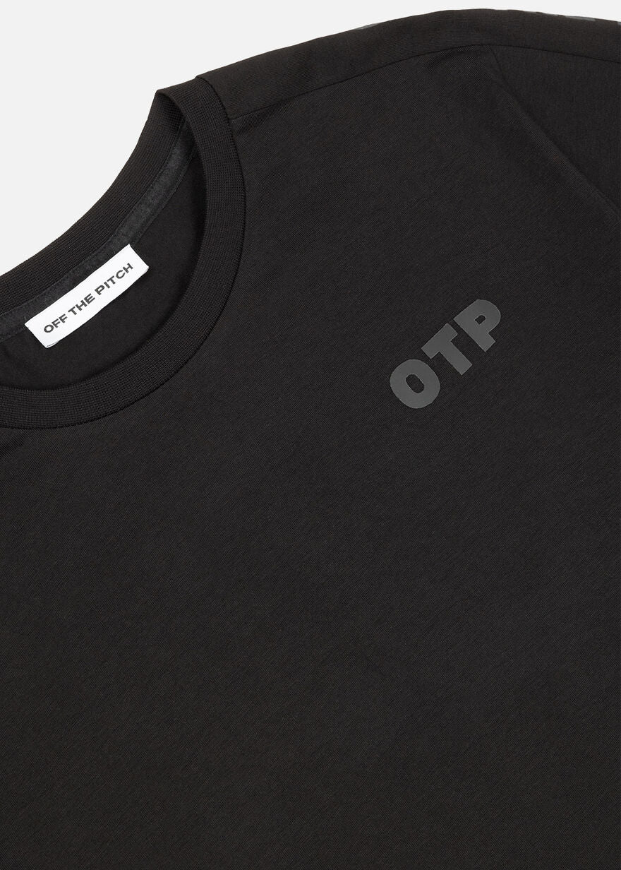 OFF THE PITCH LEISURE SLIM FIT TEE - black