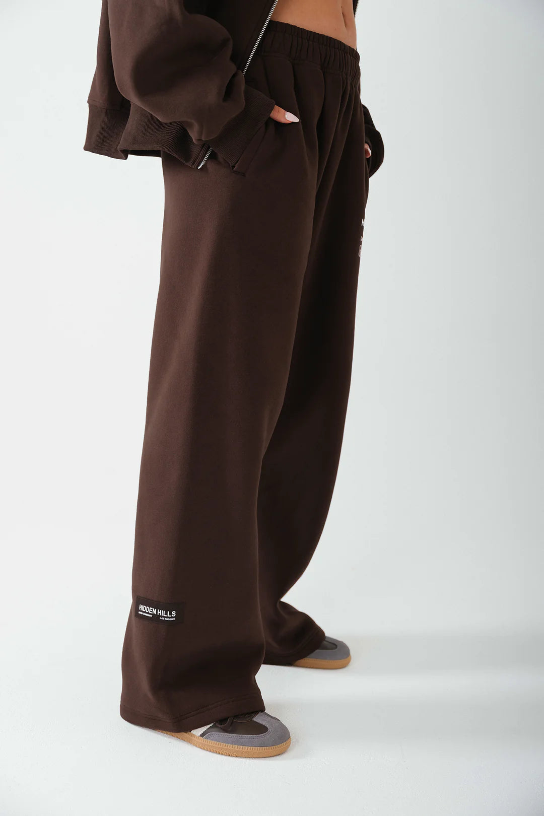 LABEL STRAIGHT LEG SWEATPANTS DONKERBRUIN - 29 nov