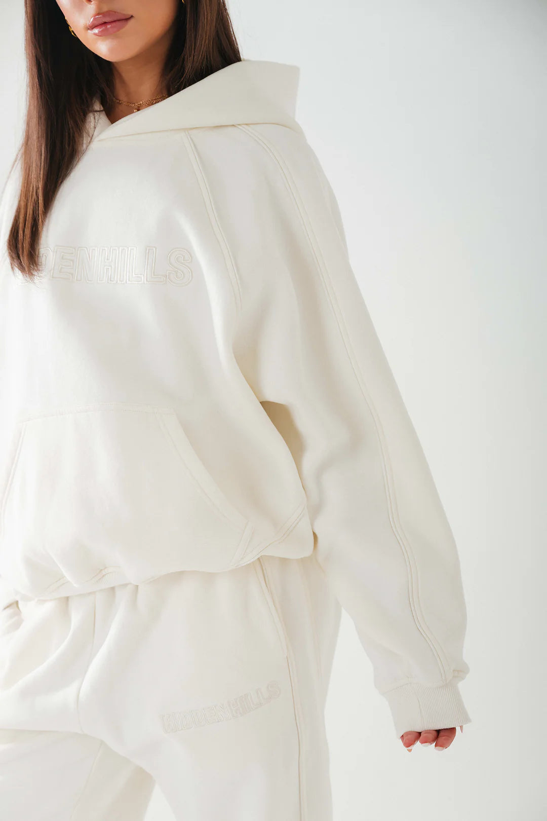 GEBORDUURDE PANEL HOODIE CRÈME - 29 nov