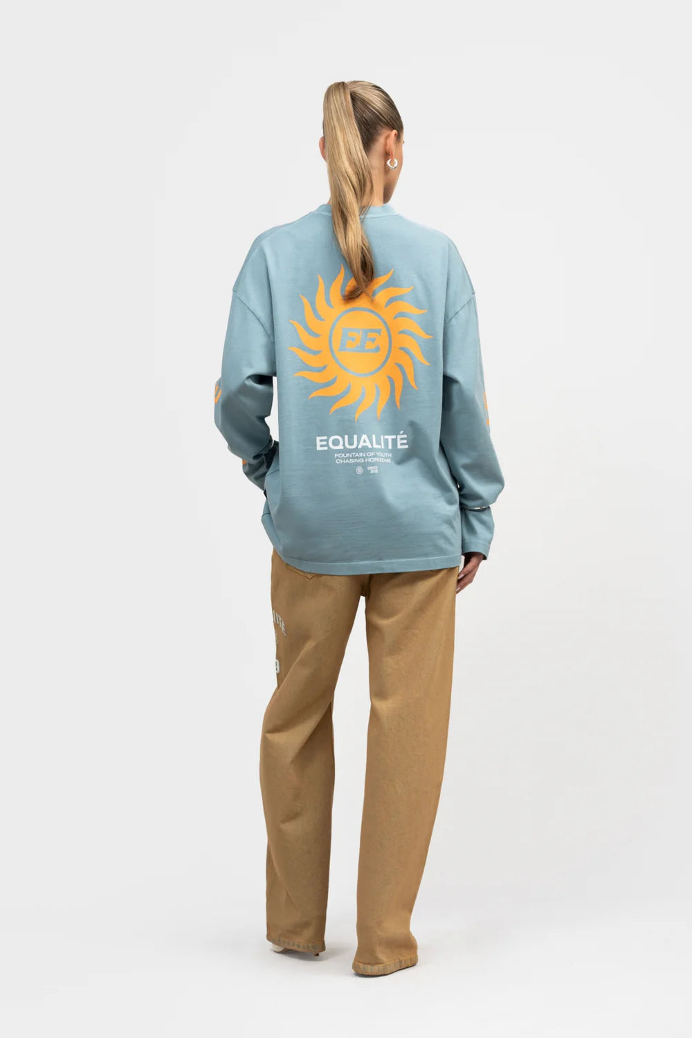 SUNNY OVERSIZED LONGSLEEVE TEE GEWASSEN LICHTBLAUW