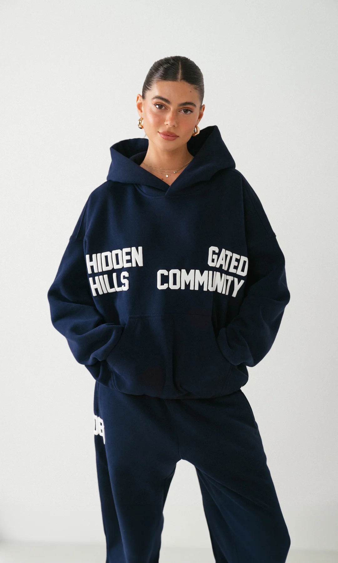 • GATED COMMUNITY HOODIE MARINE