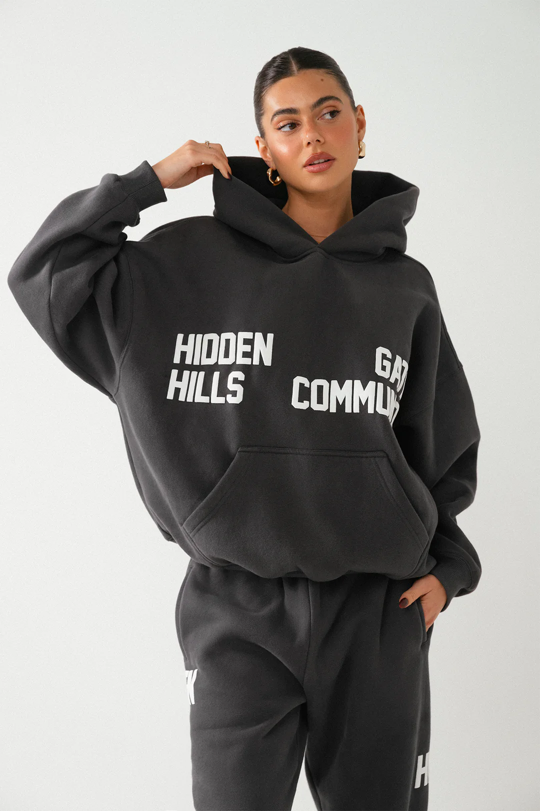 • GATED COMMUNITY HOODIE GRIJS