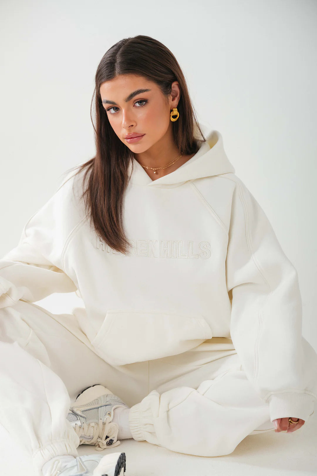 GEBORDUURDE PANEL HOODIE CRÈME - 29 nov