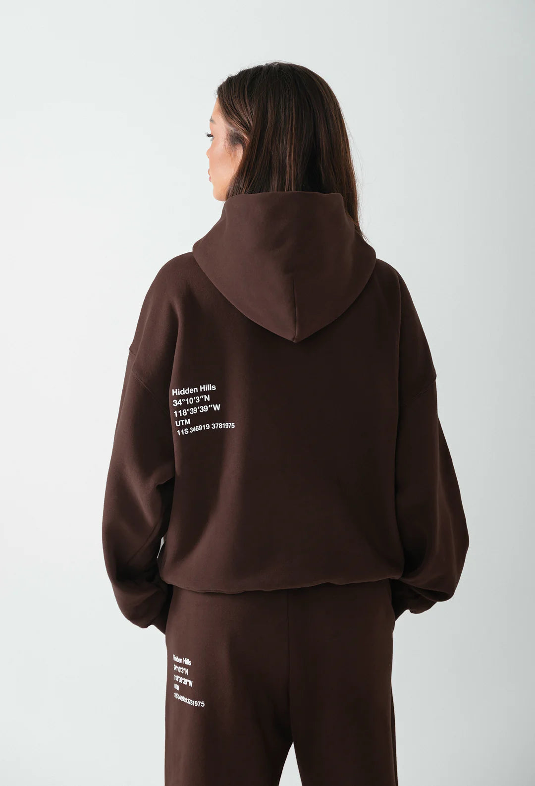 LABEL ZIP HOODIE DARK BROWN - 29 nov