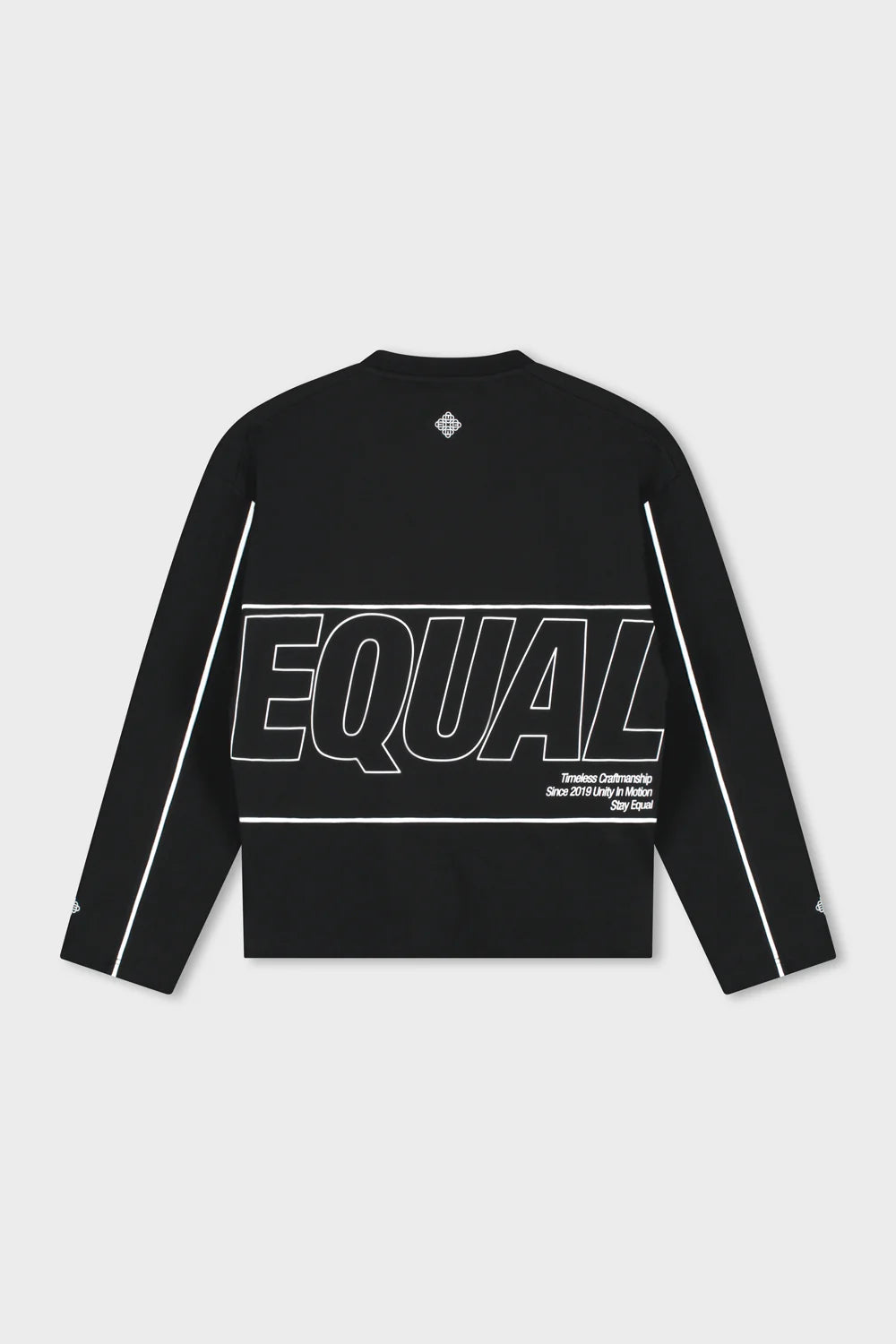 STAY EQUAL LONGSLEEVE TEE ZWART