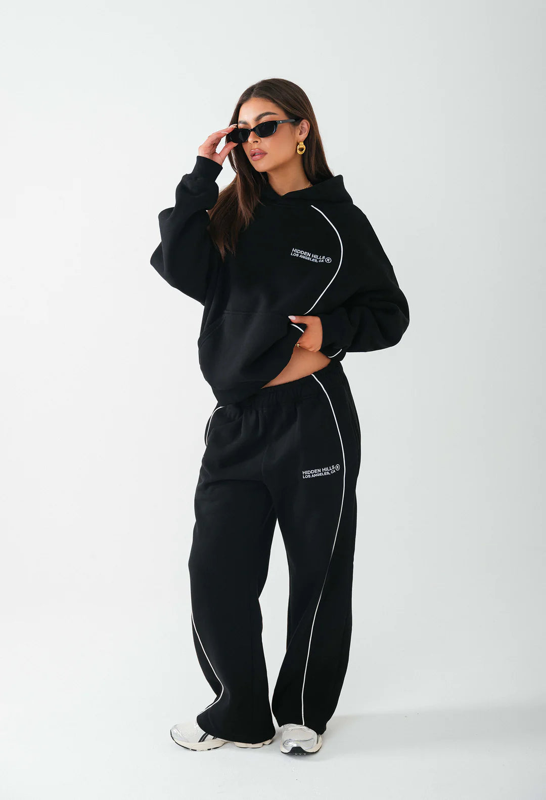 TECH LINE HOODIE ZWART - 29 november