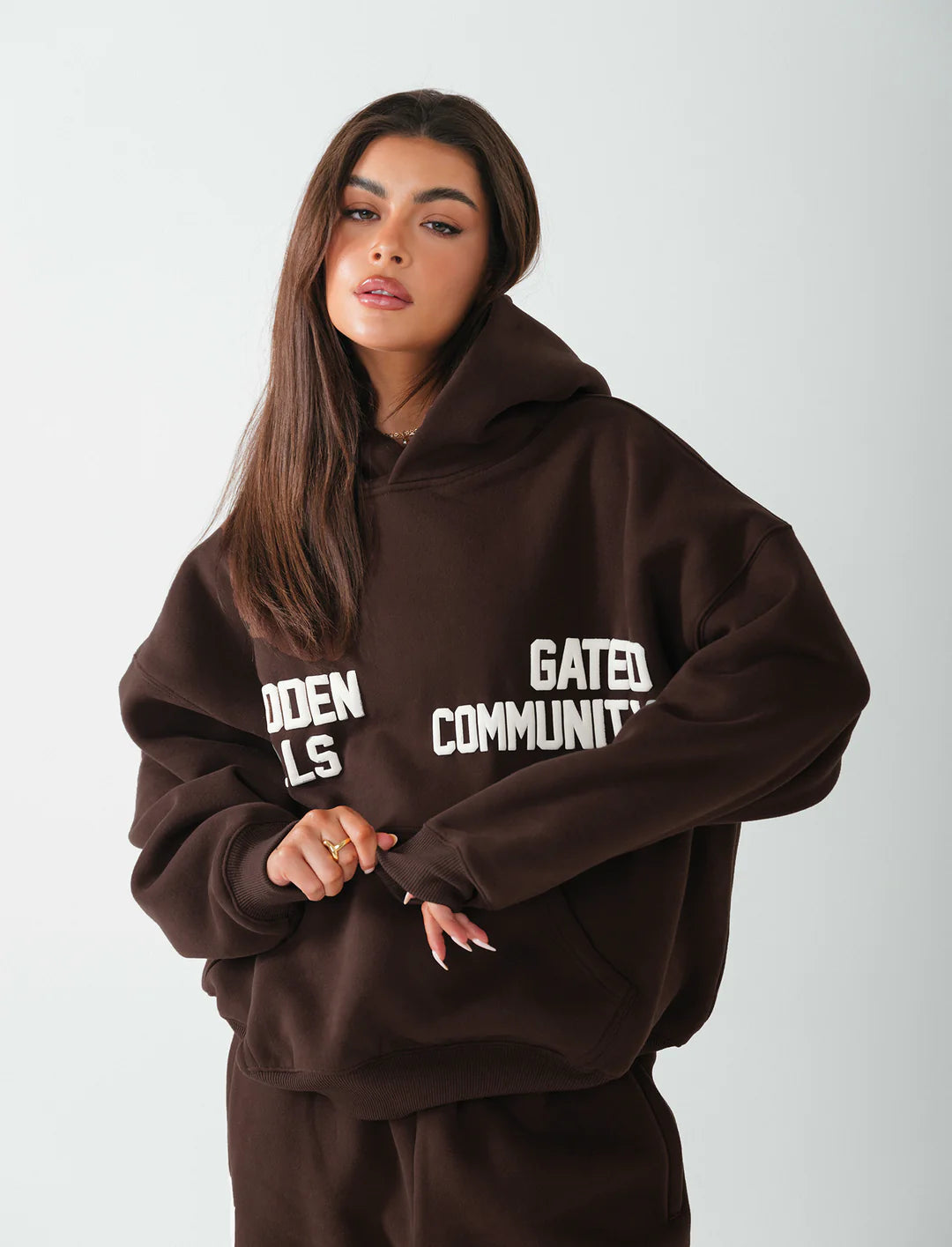 GATED COMMUNITY HOODIE DONKERBRUIN - 29 nov
