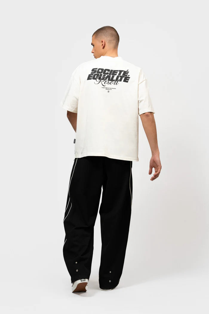 STAY EQUAL LONGSLEEVE TEE ZWART