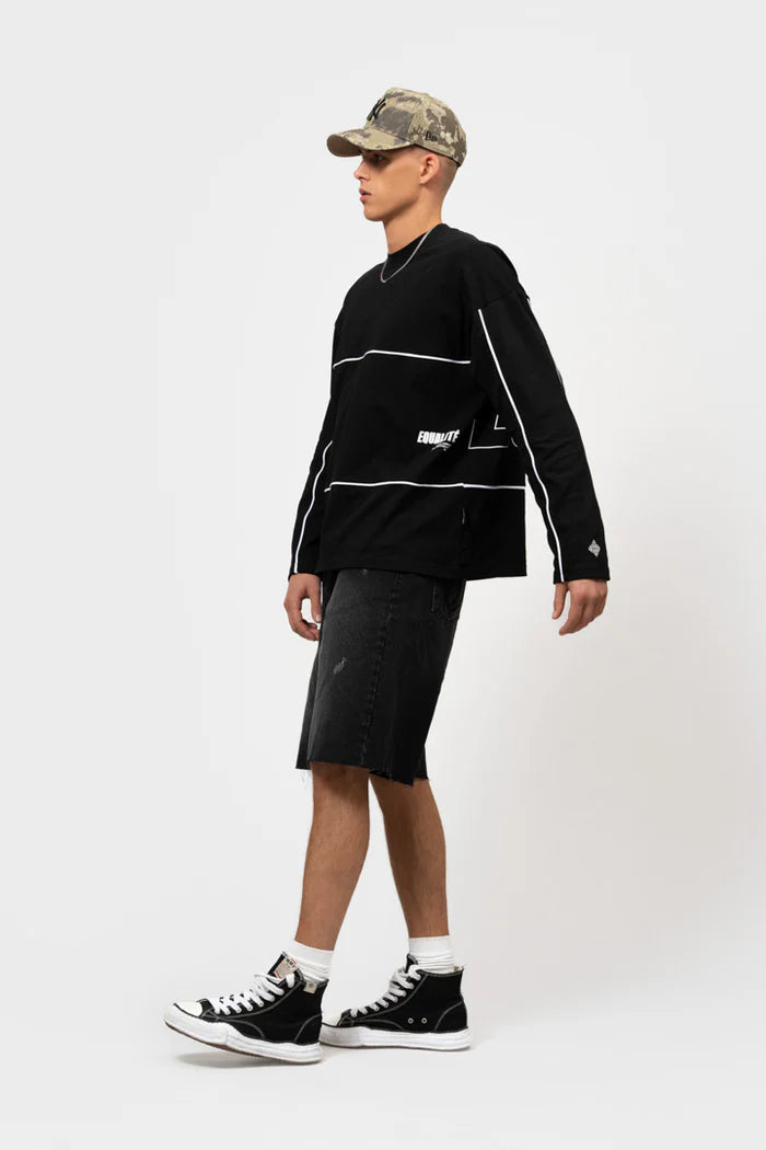 STAY EQUAL LONGSLEEVE TEE ZWART