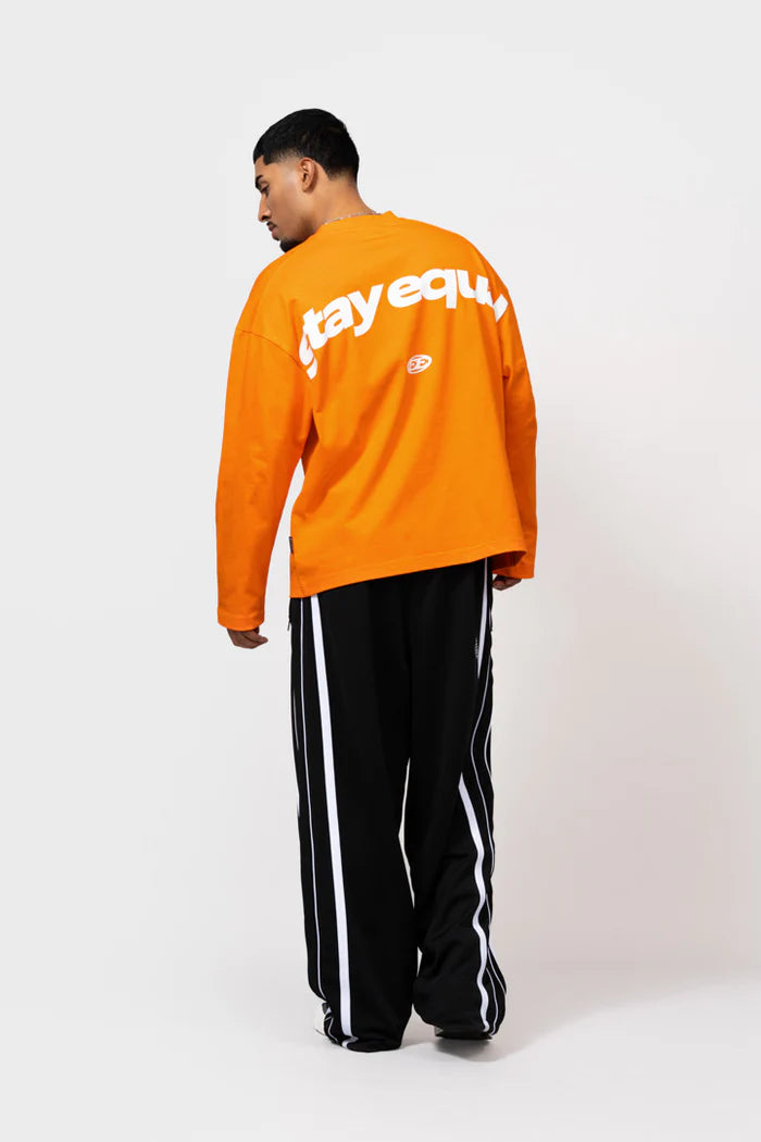 STAY EQUAL LONGSLEEVE TEE ORANJE