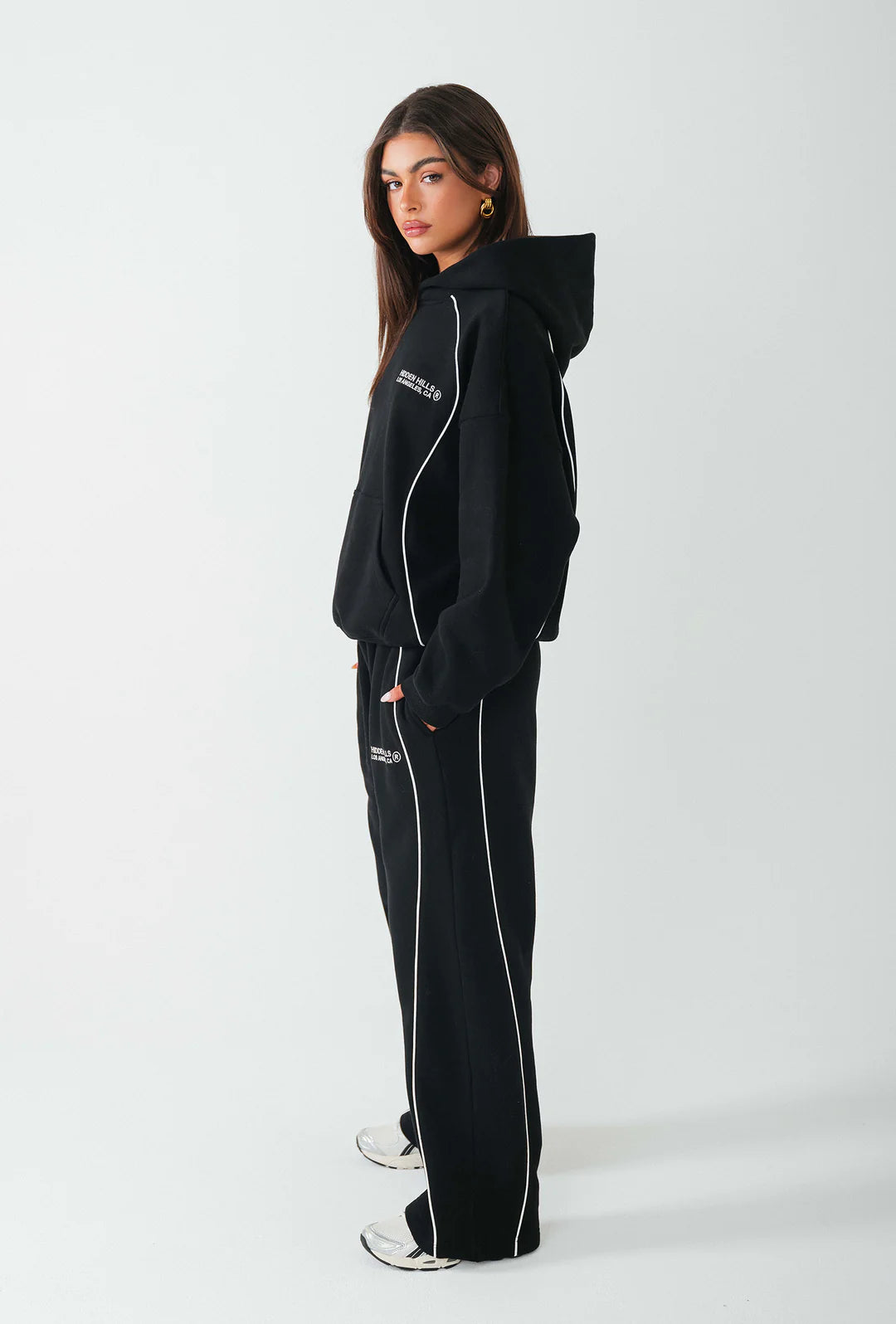 TECH LINE HOODIE ZWART - 29 november