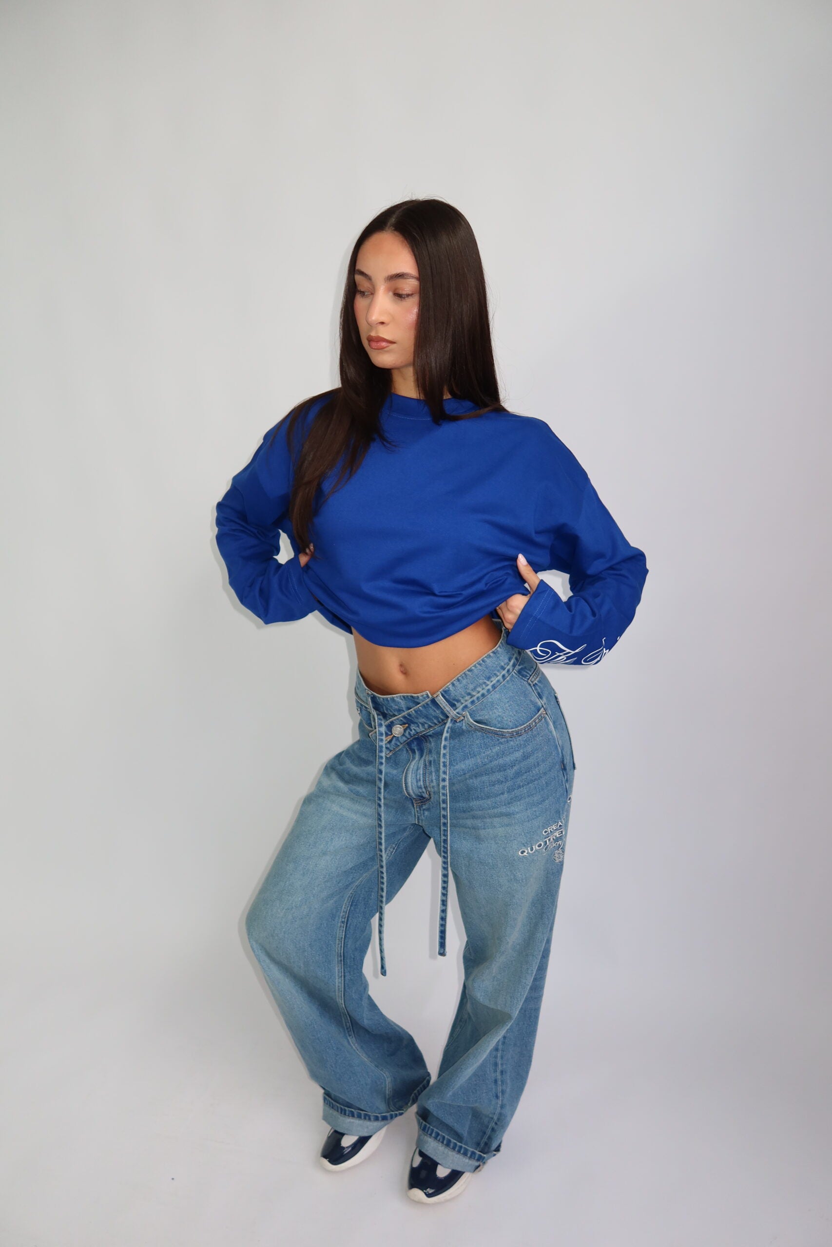 LONGSLEEVE ‘THE PRIORITY MOVEMENT’ – COBALT BLAUW