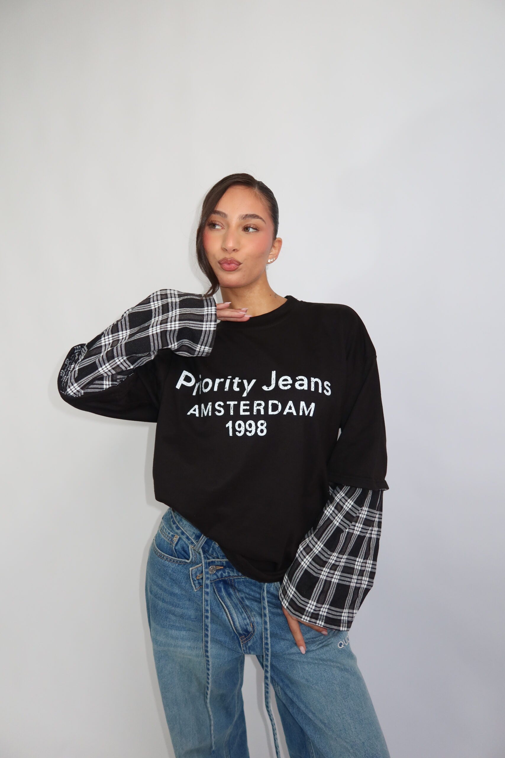 1998 AMSTERDAM LONGSLEEVE MET BLOUSE DETAILS – ZWART